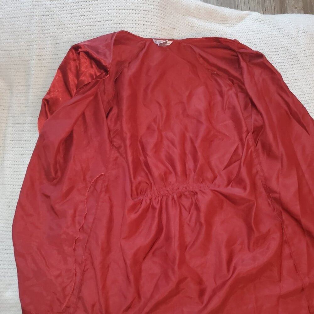 Fancy Feminine Secret Red Robe Medium - Picture 6 of 12